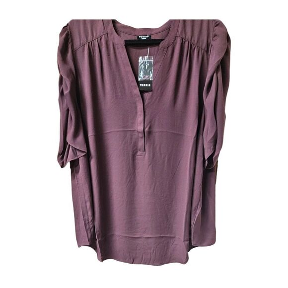 TORRID Plus Size Harper Georgette Sassafras Ruched Short Sleeve Blouse - Picture 2 of 16